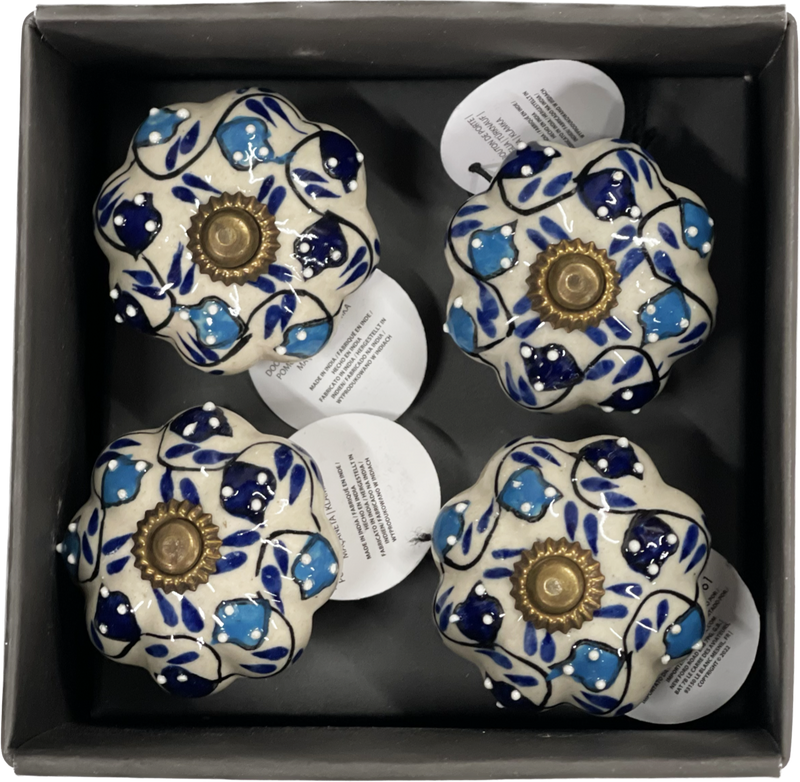 Set of 4 Hand Painted Ceramic Cabinet,Drawer Knobs/Waedrobe Pulls, Blue/White (HH5738-4)