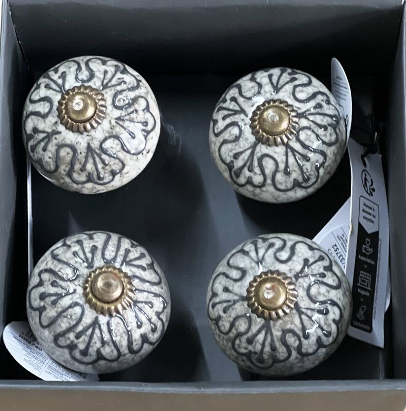 Set of 4 Hand Painted Ceramic Cabinet,Drawer Knobs/Waedrobe Pulls, Black/Beige(HH5740-3)