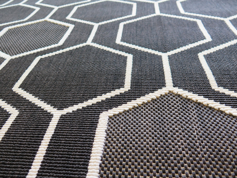 Genevieve Trellis Hexagon Pattern Area Rug (Black/Cream, 120 x 170cm)